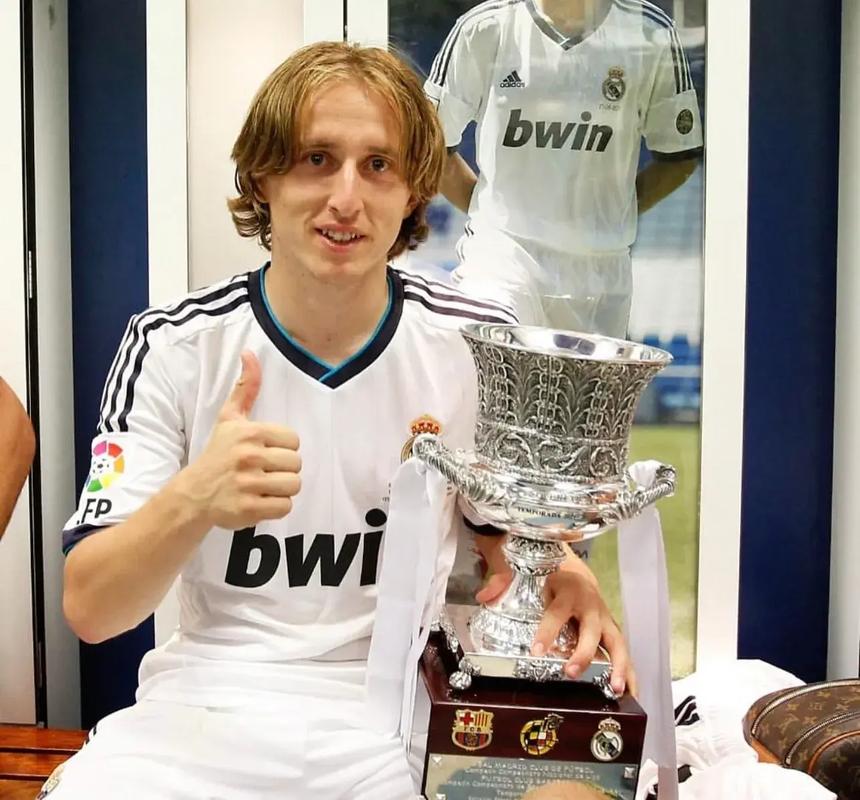 NBA-湖人VS老鹰 詹姆斯单臂爆扣