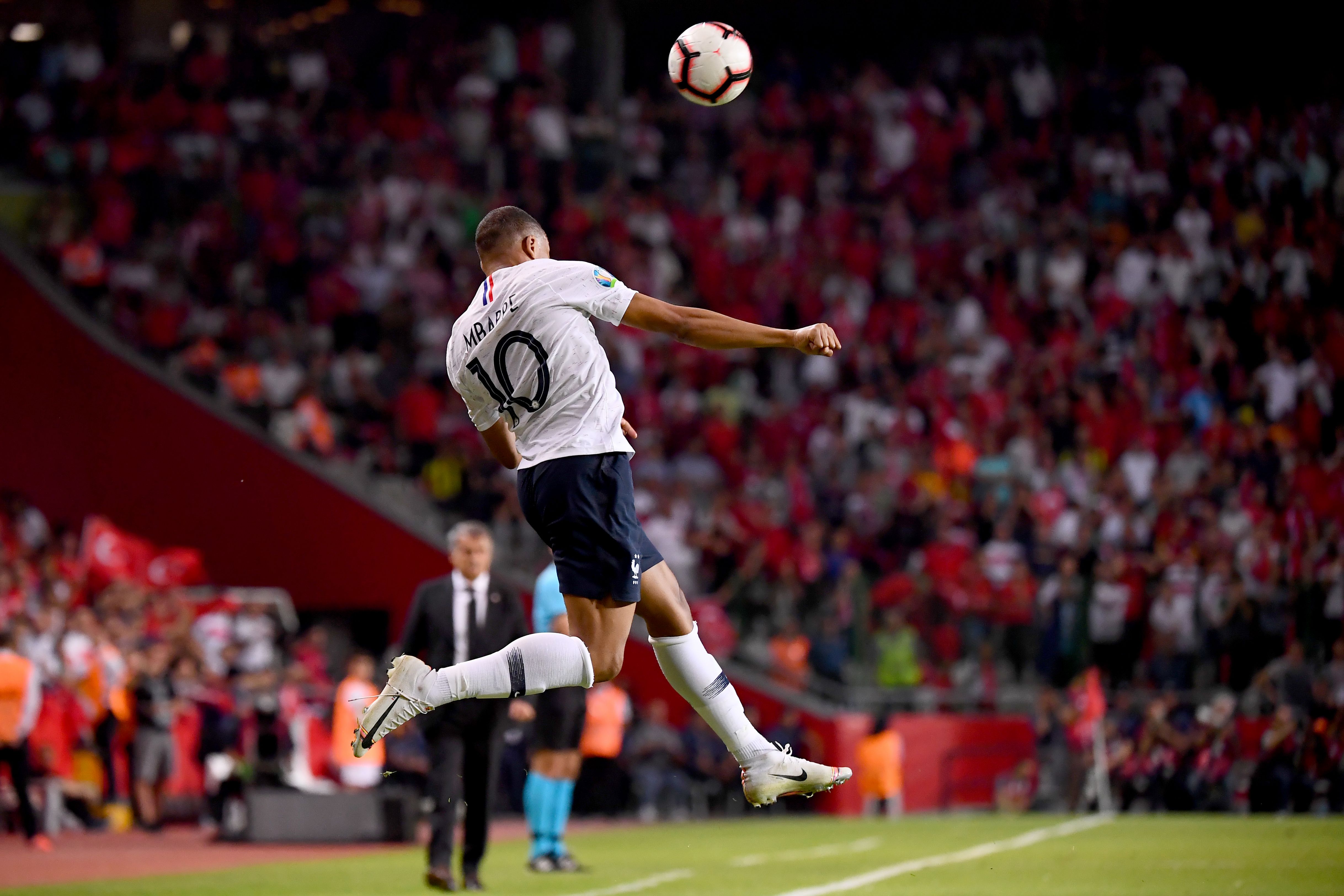 起替补内线 起替补内线